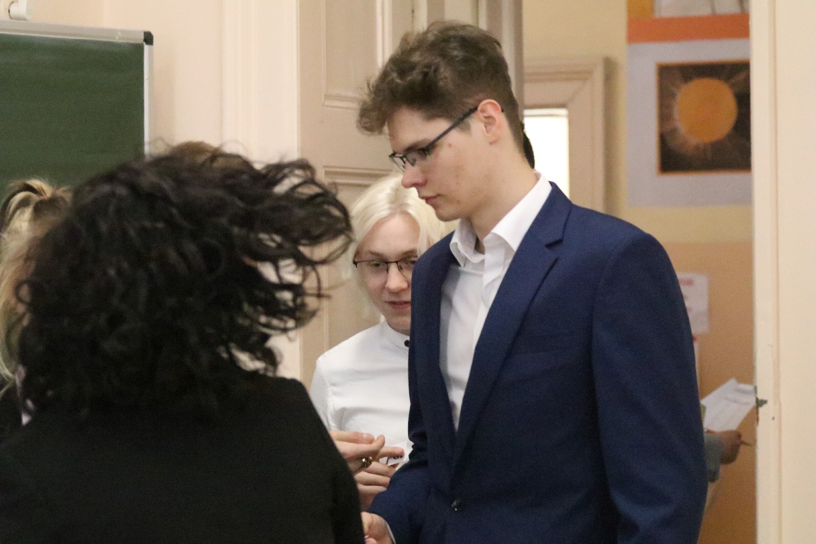 Maturzyści przystąpili do ważnego egzaminu. Zdjęcia z I i V LO