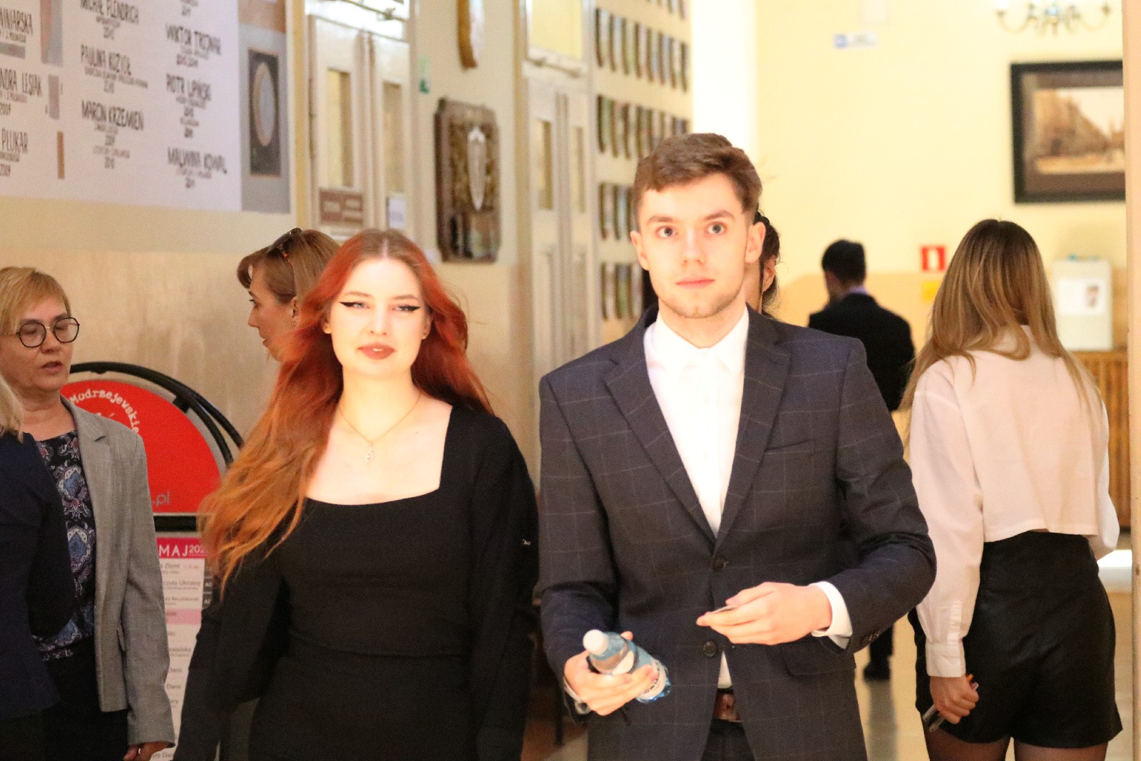 Maturzyści przystąpili do ważnego egzaminu. Zdjęcia z I i V LO