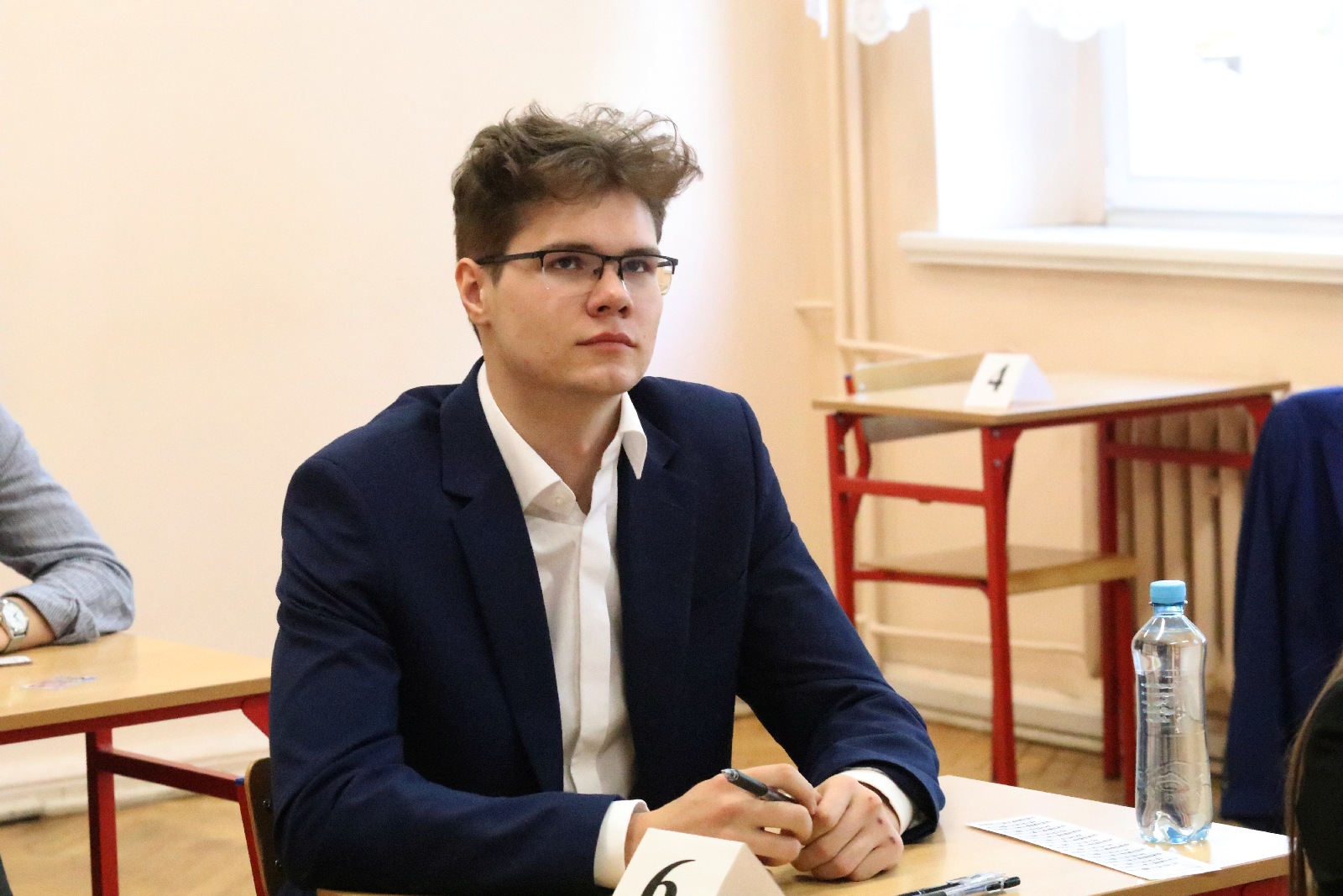 Maturzyści przystąpili do ważnego egzaminu. Zdjęcia z I i V LO
