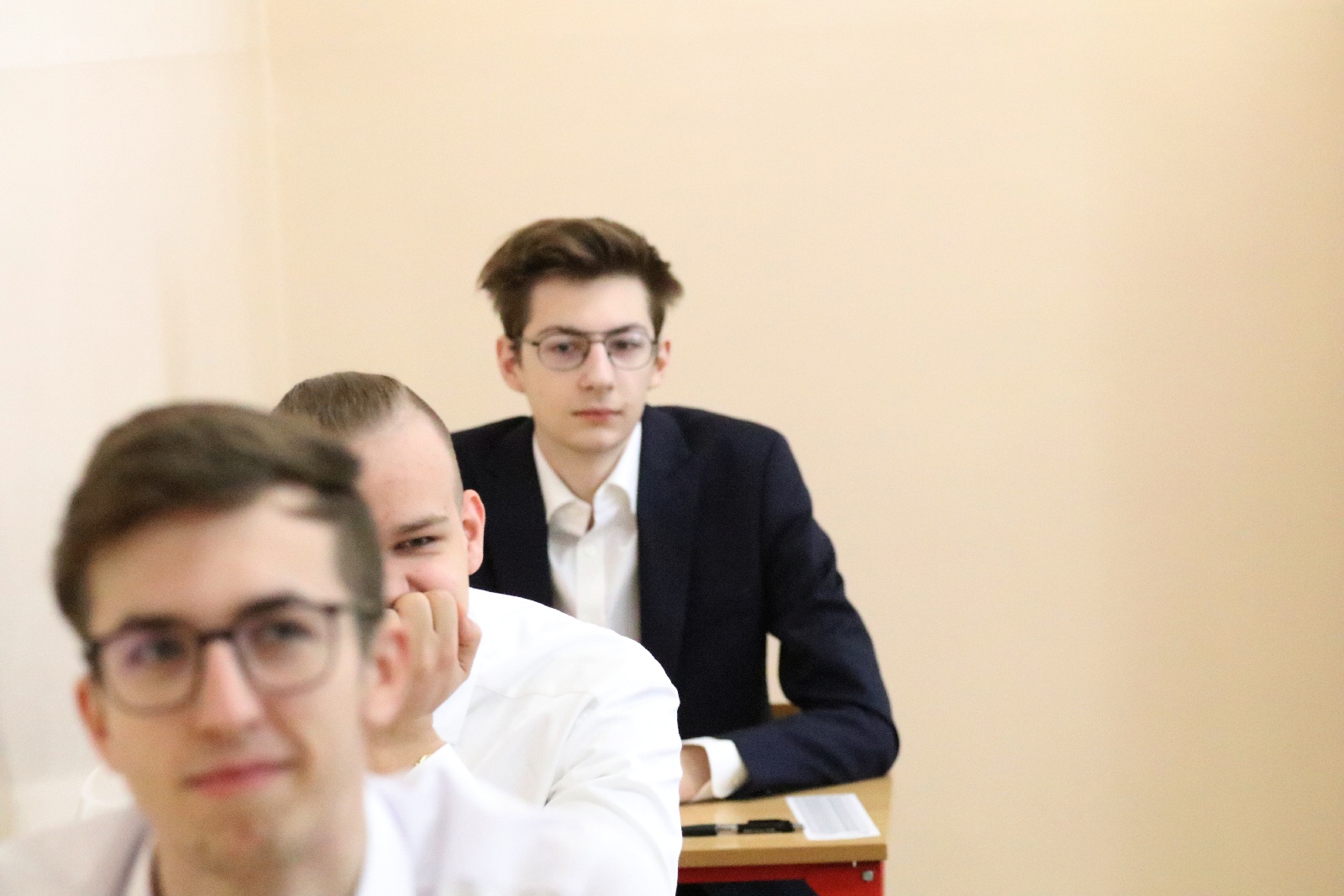 Maturzyści przystąpili do ważnego egzaminu. Zdjęcia z I i V LO