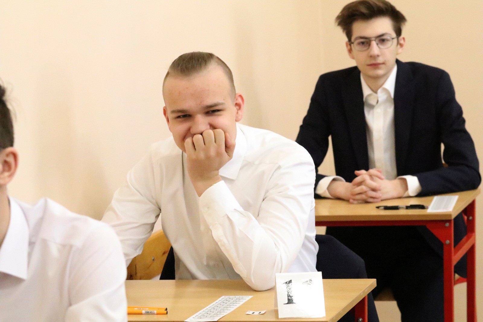 Maturzyści przystąpili do ważnego egzaminu. Zdjęcia z I i V LO