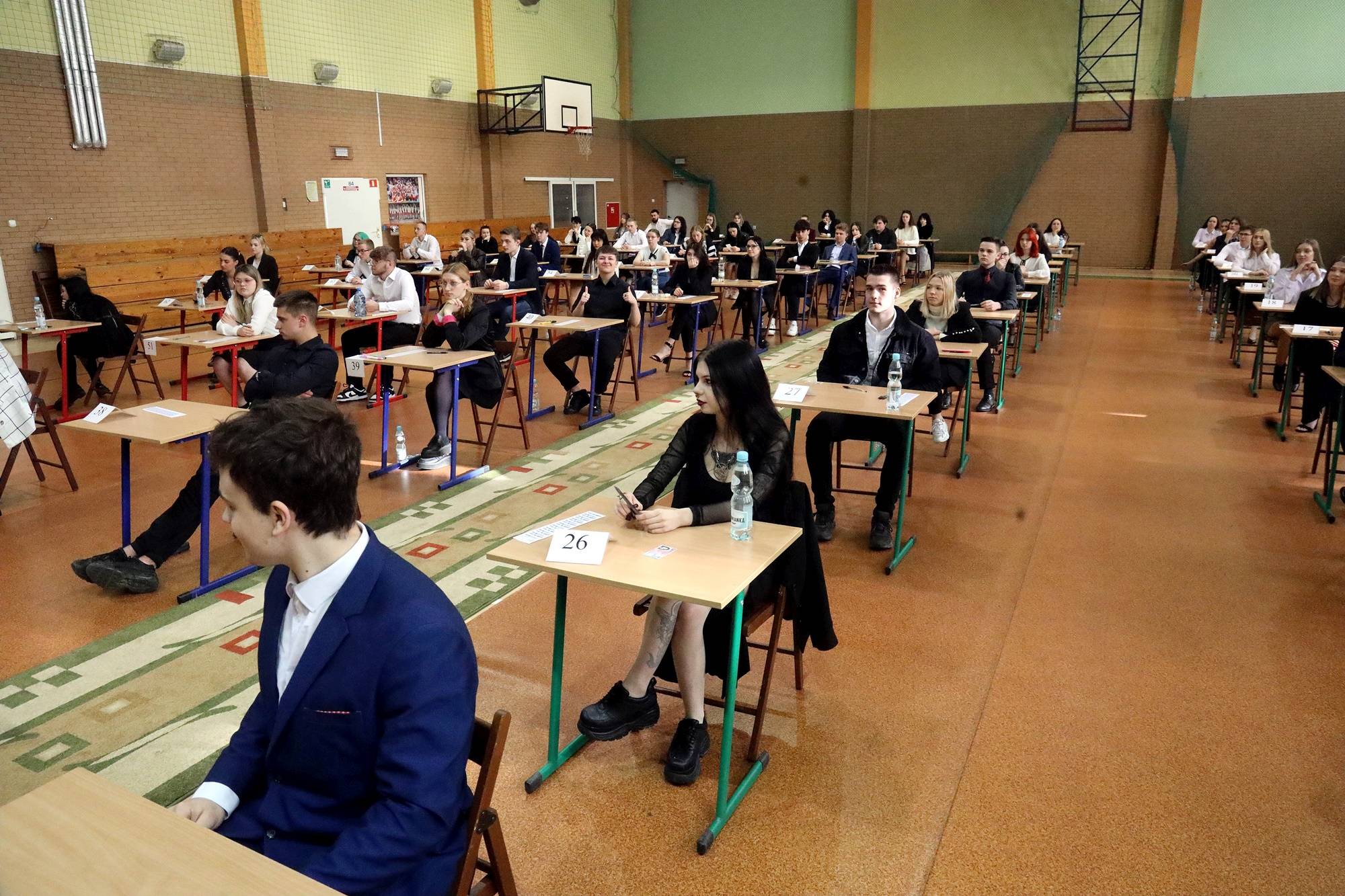 Maturzyści przystąpili do ważnego egzaminu. Zdjęcia z I i V LO