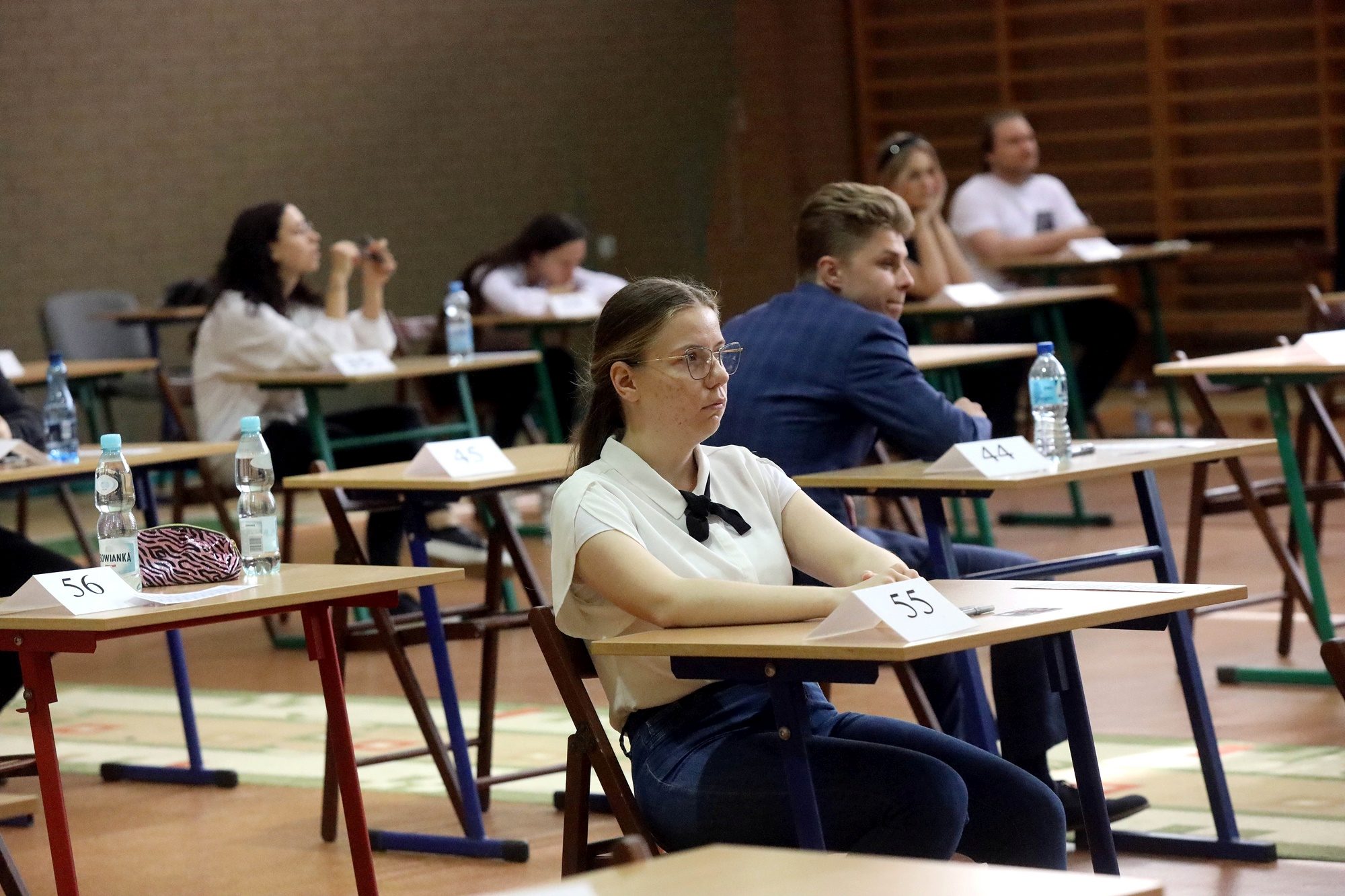 Maturzyści przystąpili do ważnego egzaminu. Zdjęcia z I i V LO