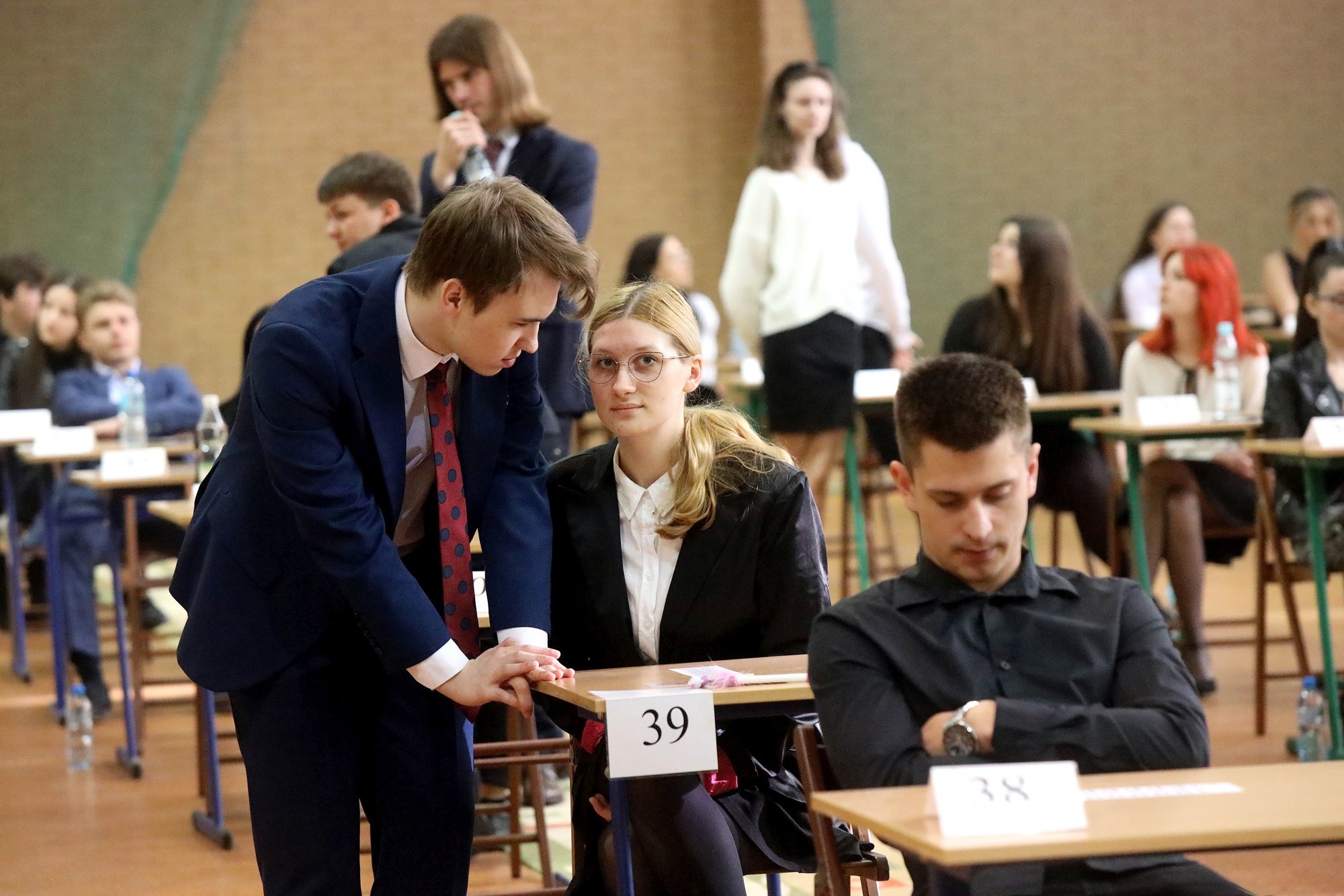 Maturzyści przystąpili do ważnego egzaminu. Zdjęcia z I i V LO