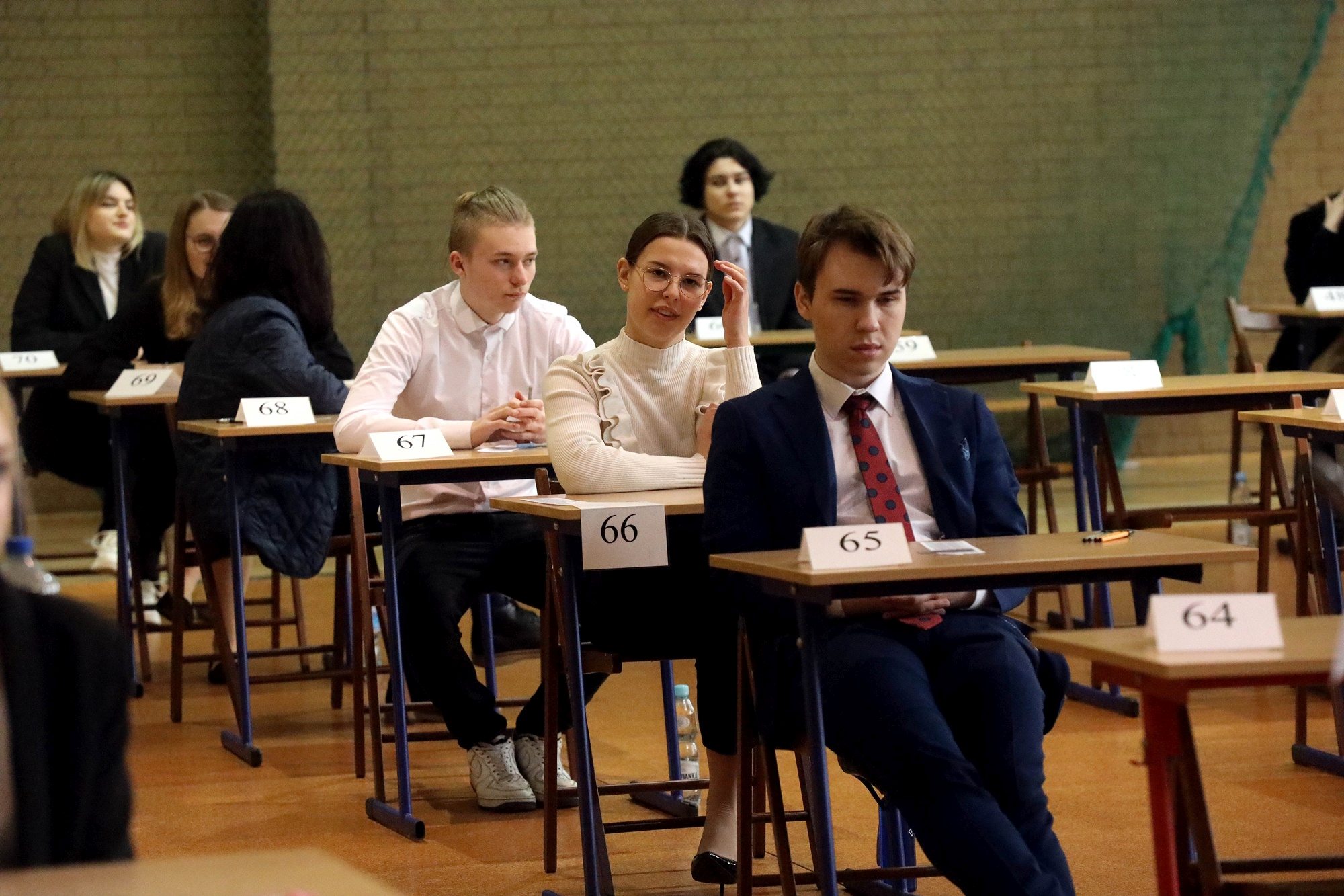 Maturzyści przystąpili do ważnego egzaminu. Zdjęcia z I i V LO