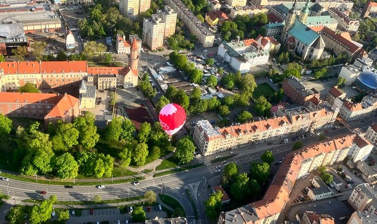 Zobaczcie niesamowity pokaz balonów z okazji Dnia Hutnika