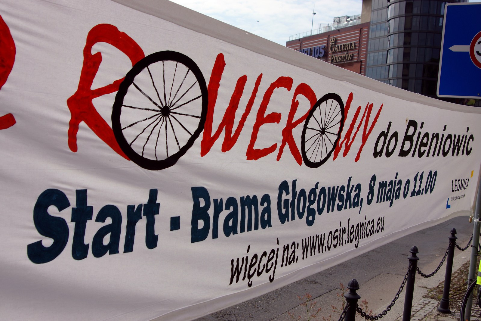 Ponad sto osób pojechało rowerami z Legnicy do Bieniowic