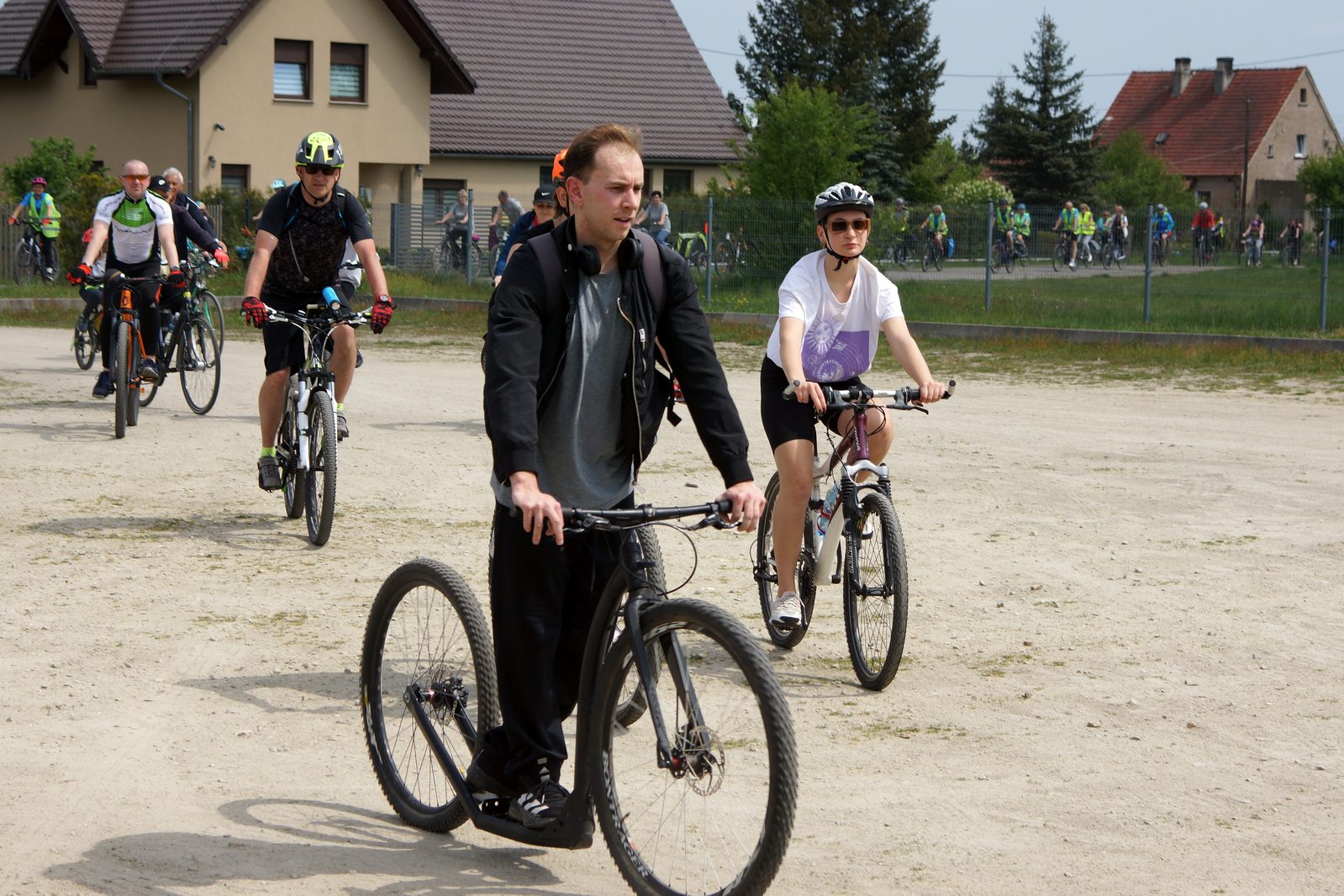 Ponad sto osób pojechało rowerami z Legnicy do Bieniowic