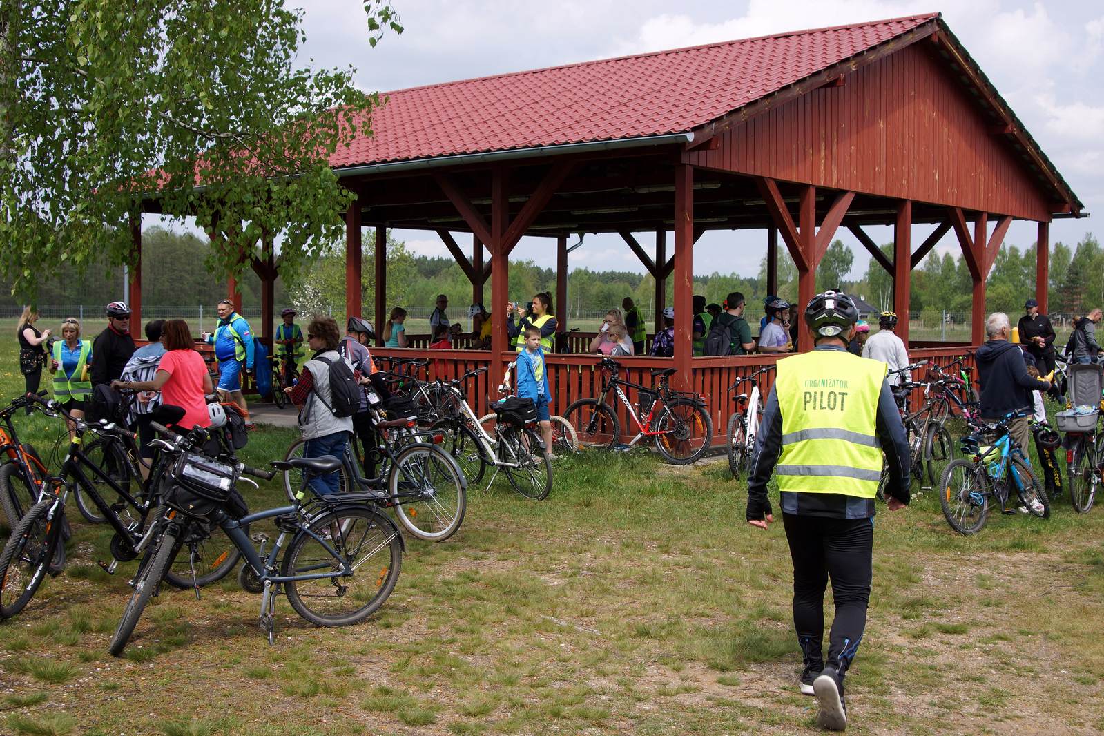 Ponad sto osób pojechało rowerami z Legnicy do Bieniowic