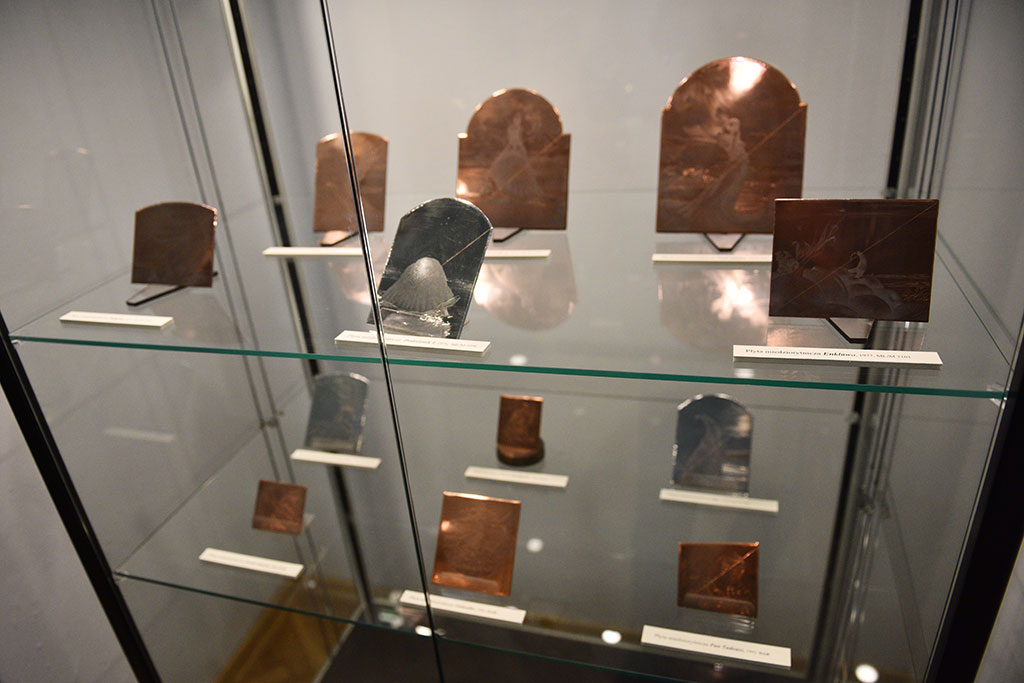 Legnicki artysta miedziorytnik poprowadził warsztaty w muzeum