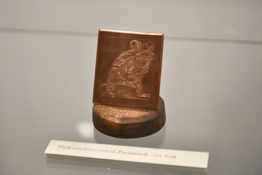 Legnicki artysta miedziorytnik poprowadził warsztaty w muzeum