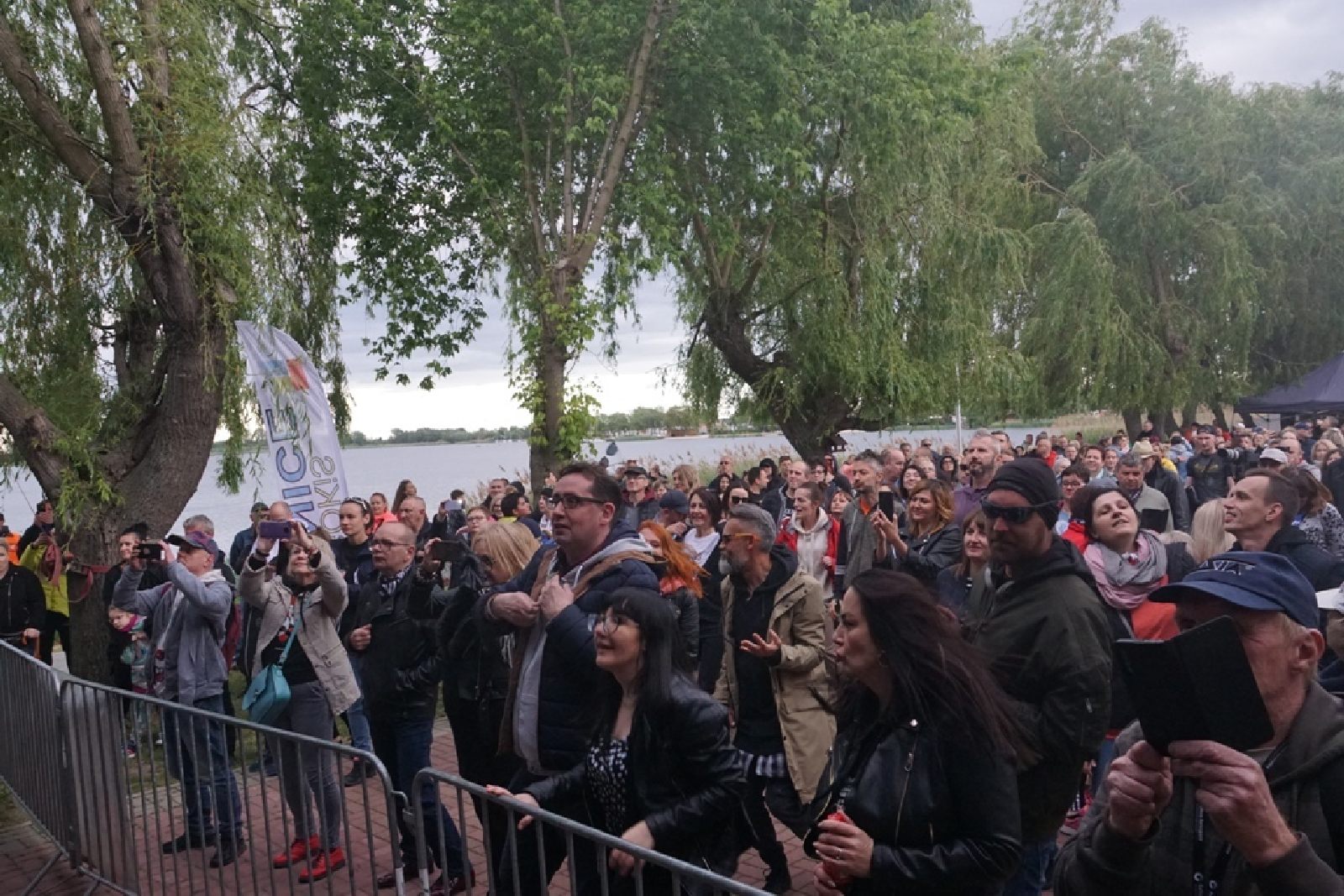 Kunice bawiły się z Kobranocką, Różami Europy i Kuśką Brothers