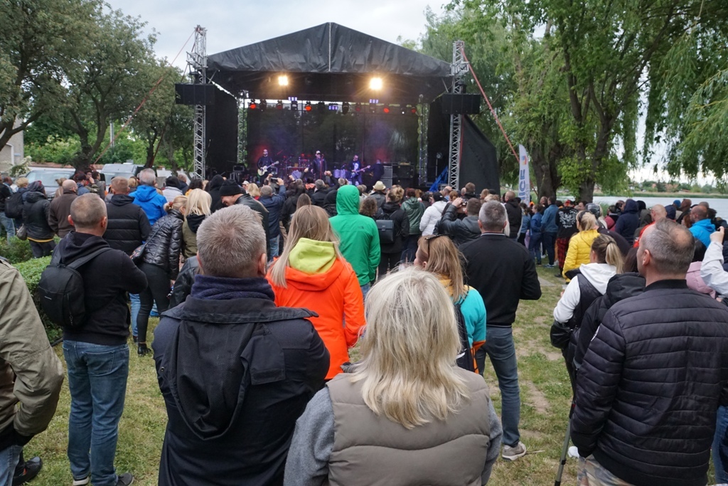Kunice bawiły się z Kobranocką, Różami Europy i Kuśką Brothers