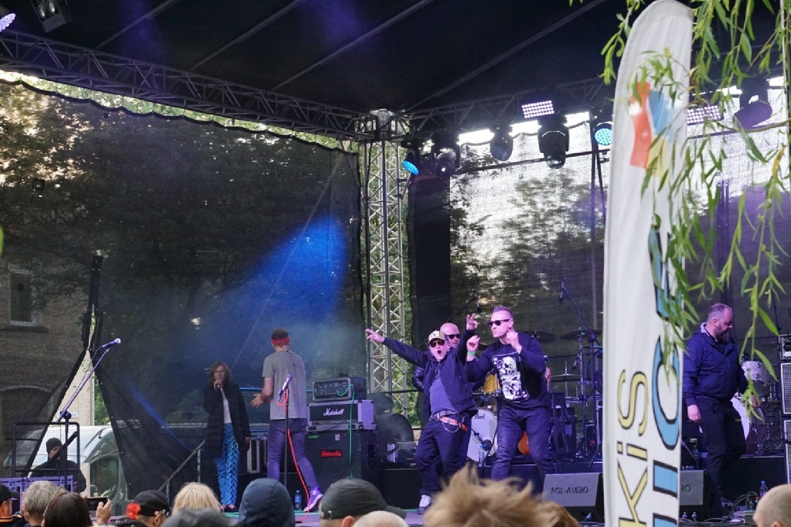 Kunice bawiły się z Kobranocką, Różami Europy i Kuśką Brothers