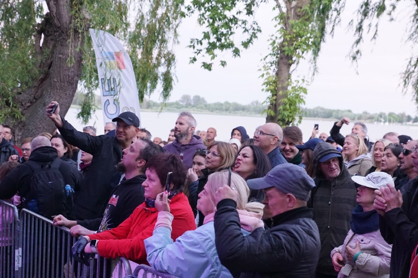 Kunice bawiły się z Kobranocką, Różami Europy i Kuśką Brothers