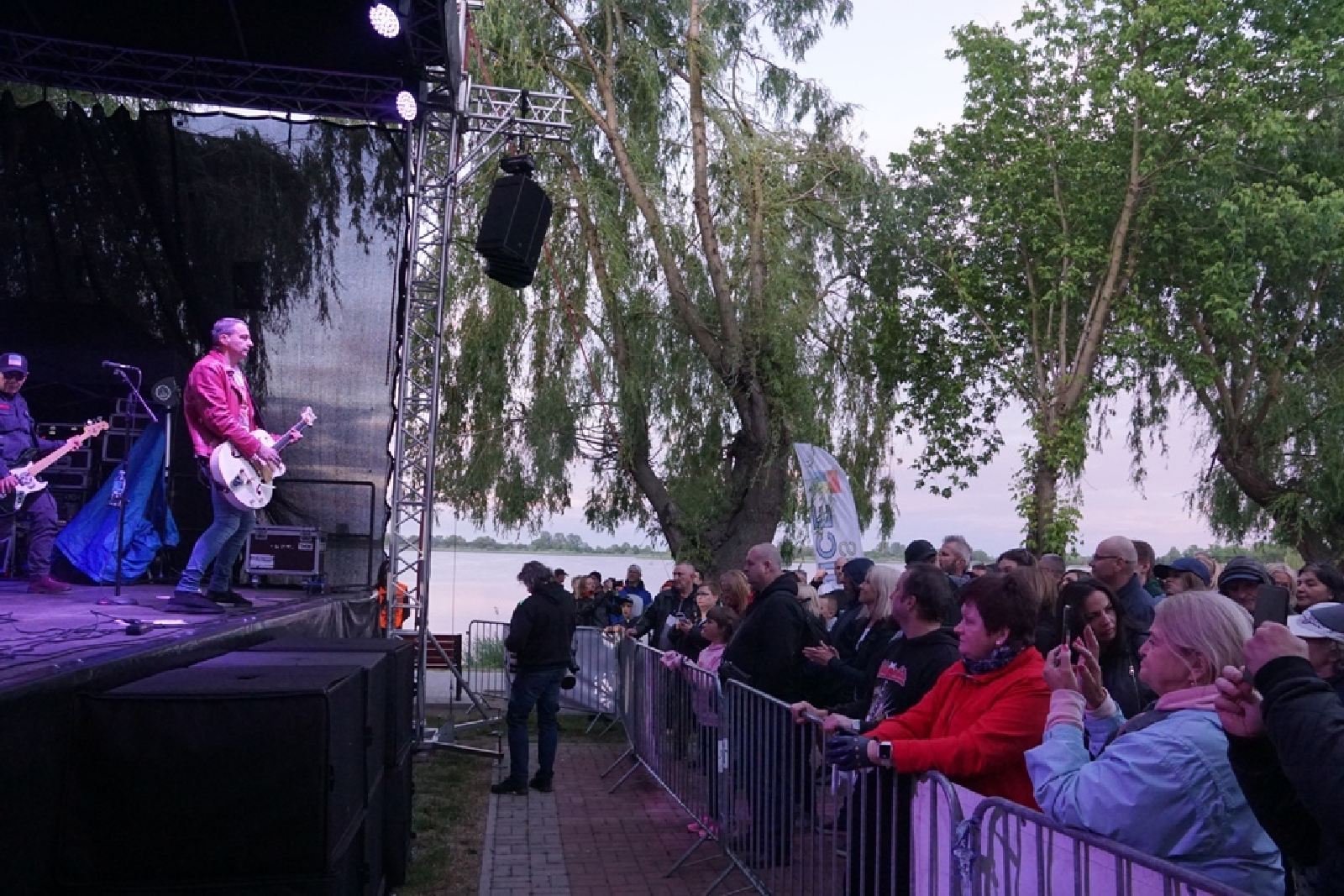 Kunice bawiły się z Kobranocką, Różami Europy i Kuśką Brothers