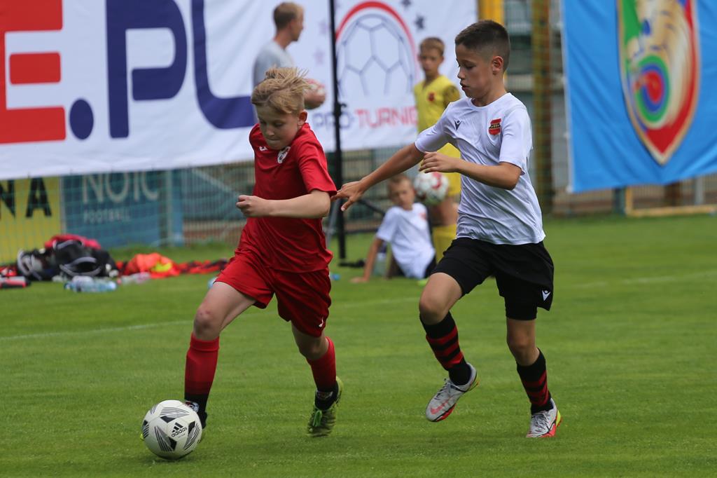 Na czterech boiskach trwała rywalizacja na Miedź Legnica Cup