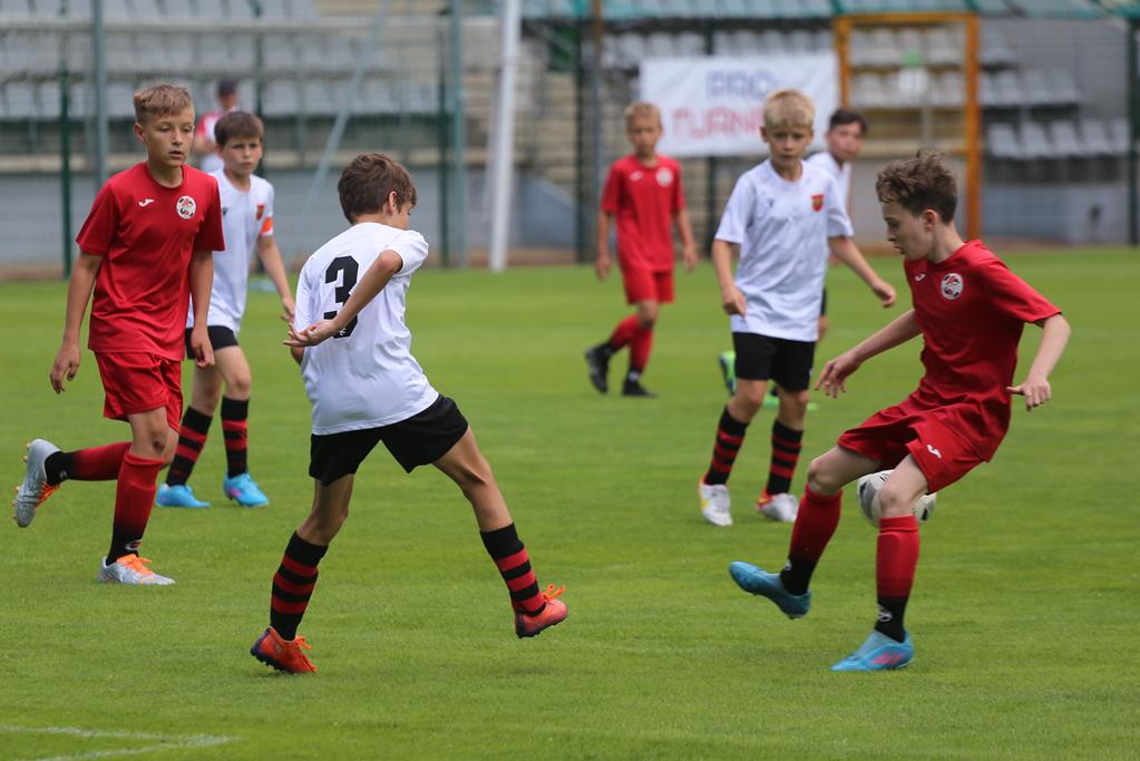 Na czterech boiskach trwała rywalizacja na Miedź Legnica Cup