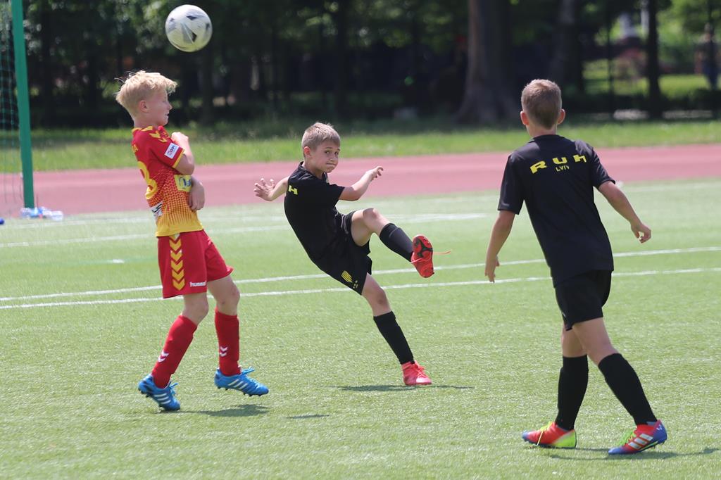 Na czterech boiskach trwała rywalizacja na Miedź Legnica Cup