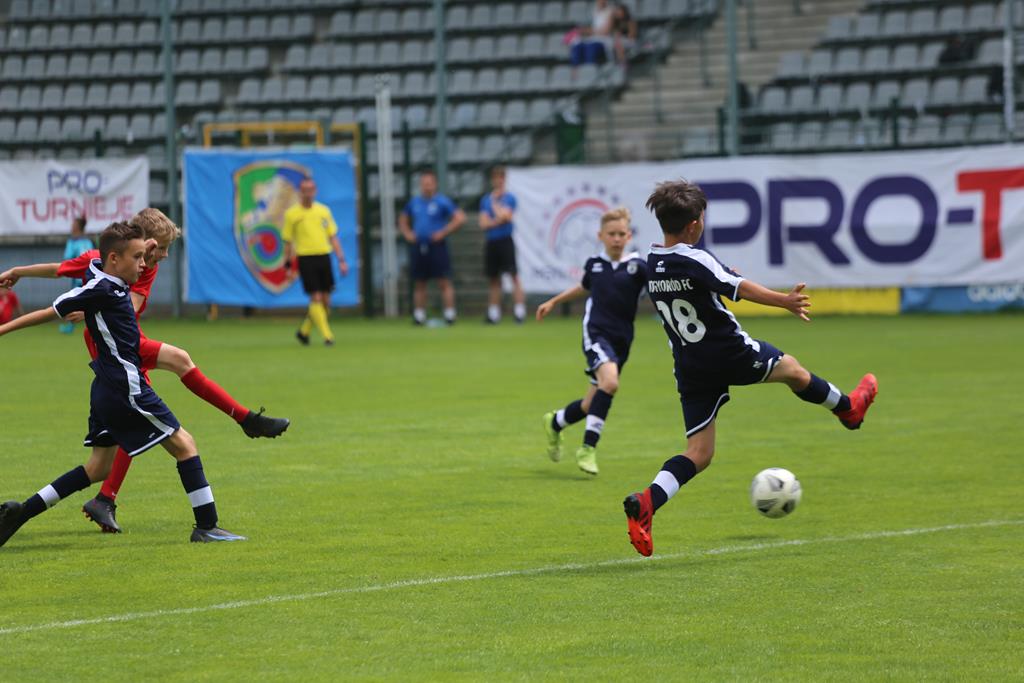 Na czterech boiskach trwała rywalizacja na Miedź Legnica Cup