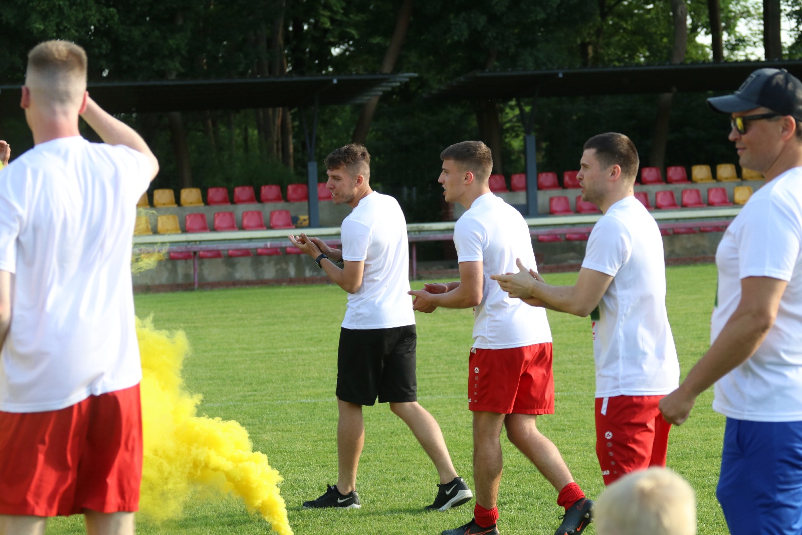 Radość Iskry Kochlice po ostatnim meczu w okręgówce