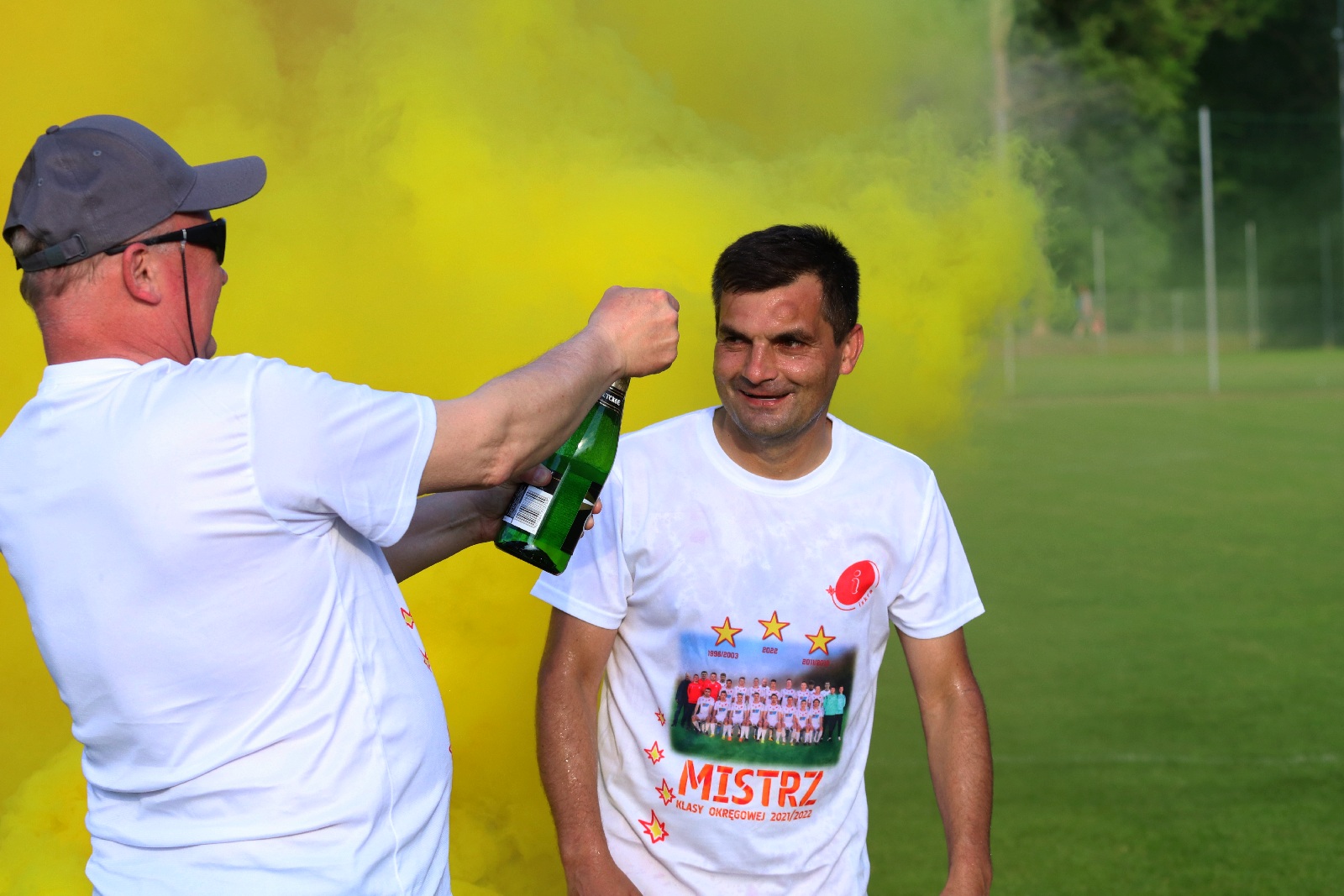 Radość Iskry Kochlice po ostatnim meczu w okręgówce