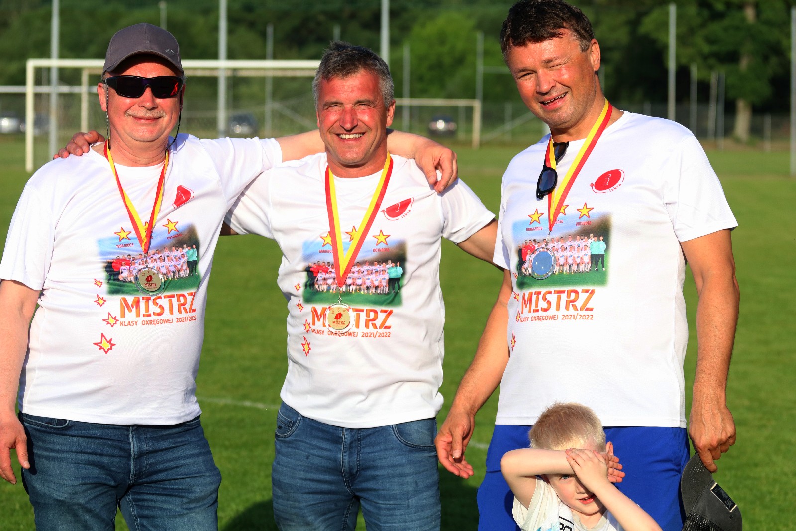 Radość Iskry Kochlice po ostatnim meczu w okręgówce