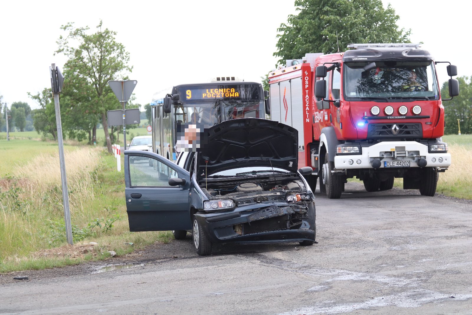 Punto, Audi i Toyota skasowane. Trzy osoby w szpitalu