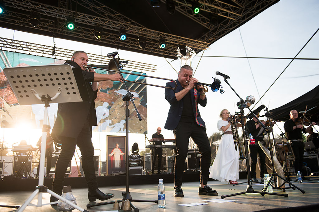 Koncert zespołu braci Golców ku czci Św. Jana Pawła II w Legnicy