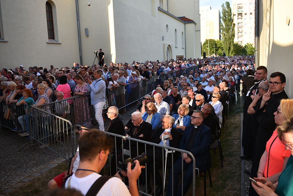 Koncert zespołu braci Golców ku czci Św. Jana Pawła II w Legnicy