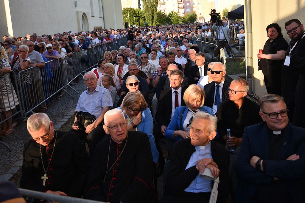 Koncert zespołu braci Golców ku czci Św. Jana Pawła II w Legnicy