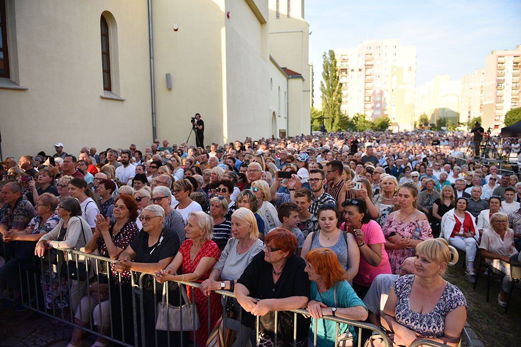 Koncert zespołu braci Golców ku czci Św. Jana Pawła II w Legnicy