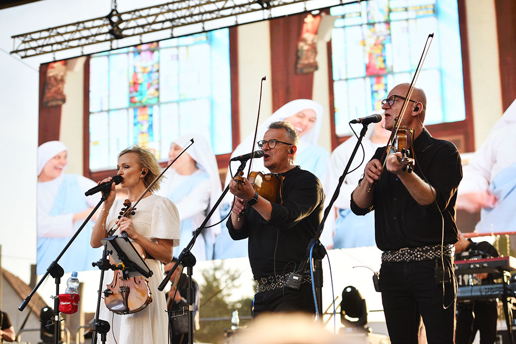 Koncert zespołu braci Golców ku czci Św. Jana Pawła II w Legnicy