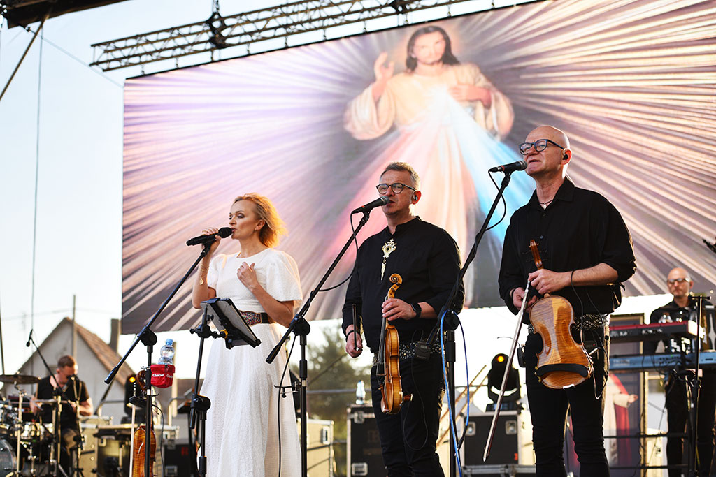 Koncert zespołu braci Golców ku czci Św. Jana Pawła II w Legnicy