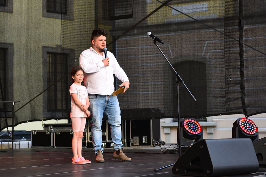 Quo vadis Jerzy Kryszak? Doskonała zabawa na dziedzińcu