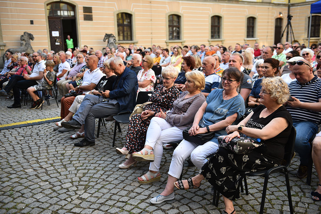 Quo vadis Jerzy Kryszak? Doskonała zabawa na dziedzińcu
