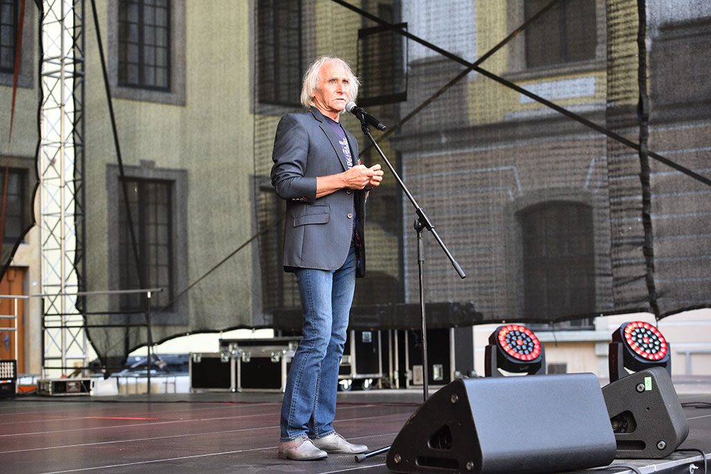 Quo vadis Jerzy Kryszak? Doskonała zabawa na dziedzińcu