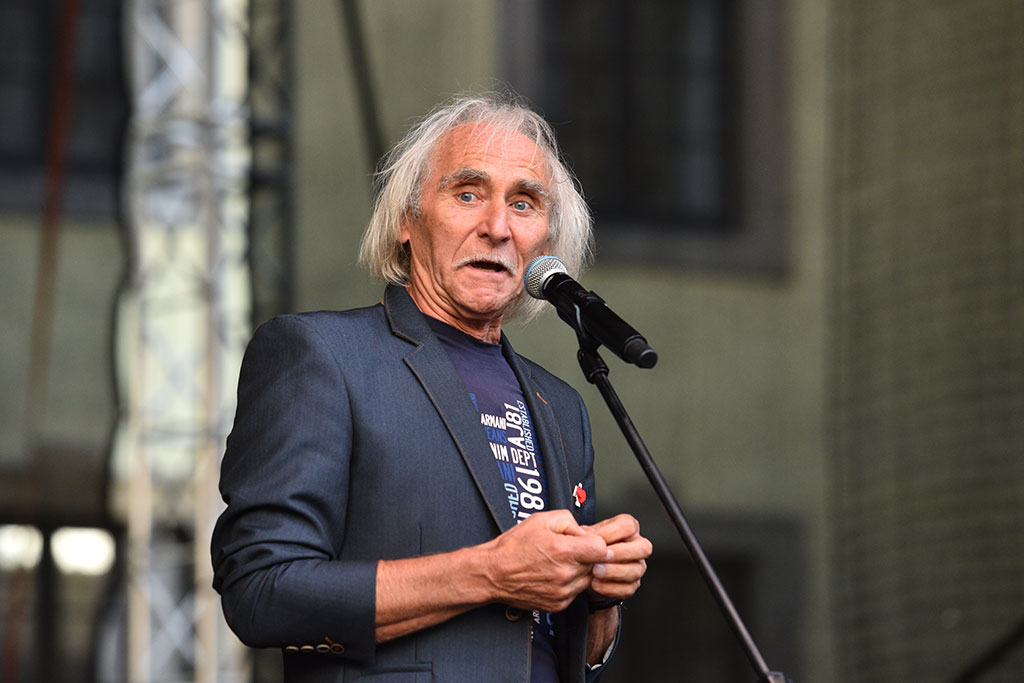 Quo vadis Jerzy Kryszak? Doskonała zabawa na dziedzińcu