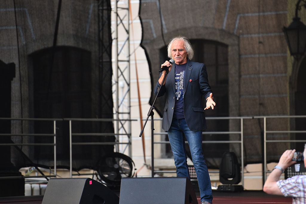 Quo vadis Jerzy Kryszak? Doskonała zabawa na dziedzińcu