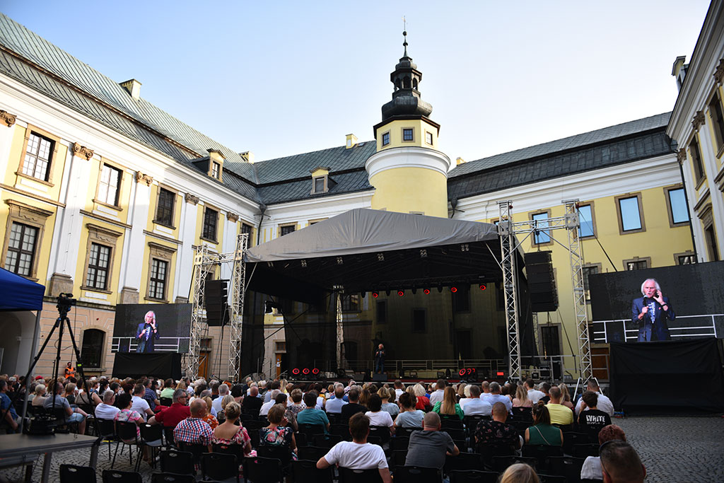 Quo vadis Jerzy Kryszak? Doskonała zabawa na dziedzińcu