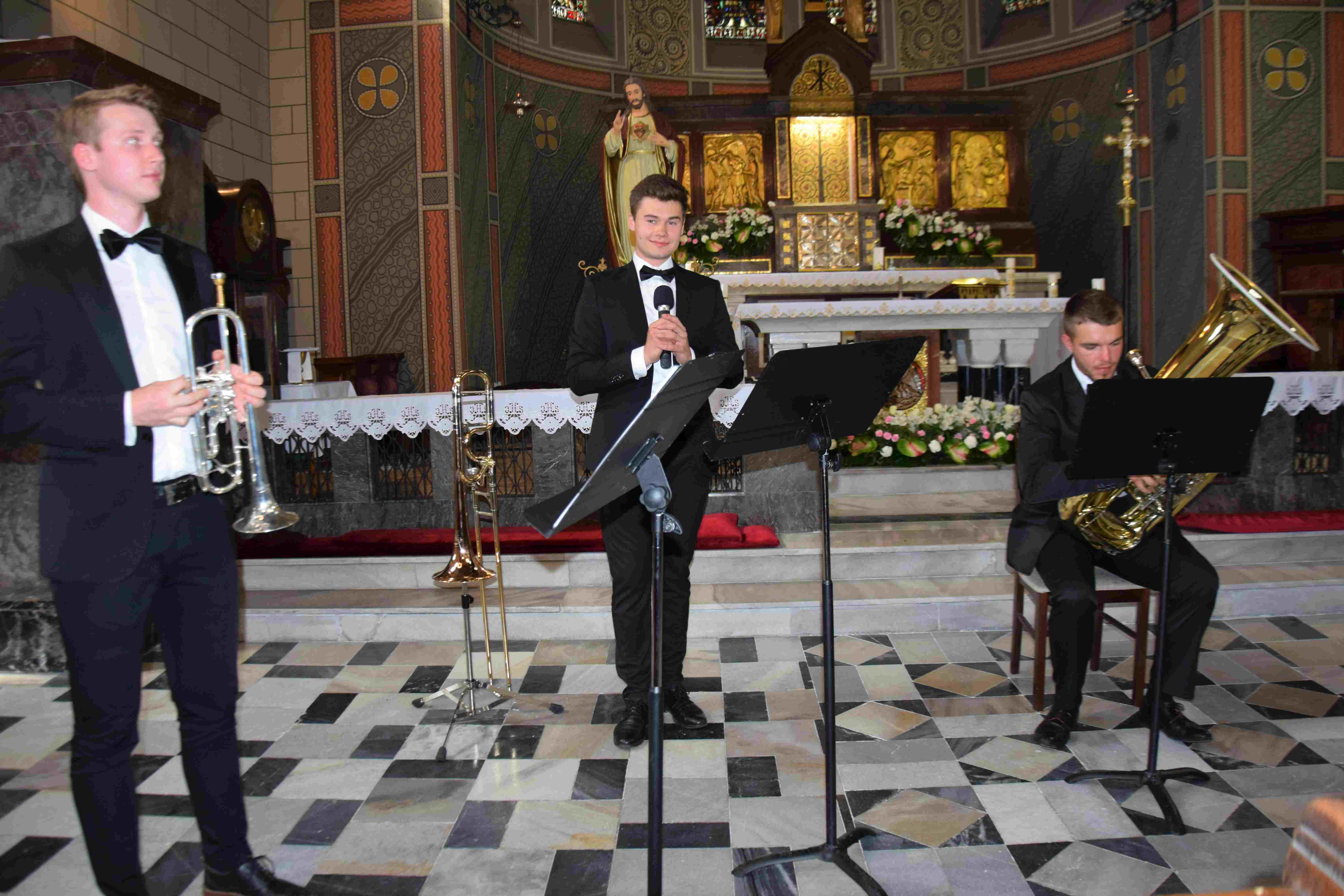 Łukasz Mandola i zespół Silver Brass w chojnowskim kościele