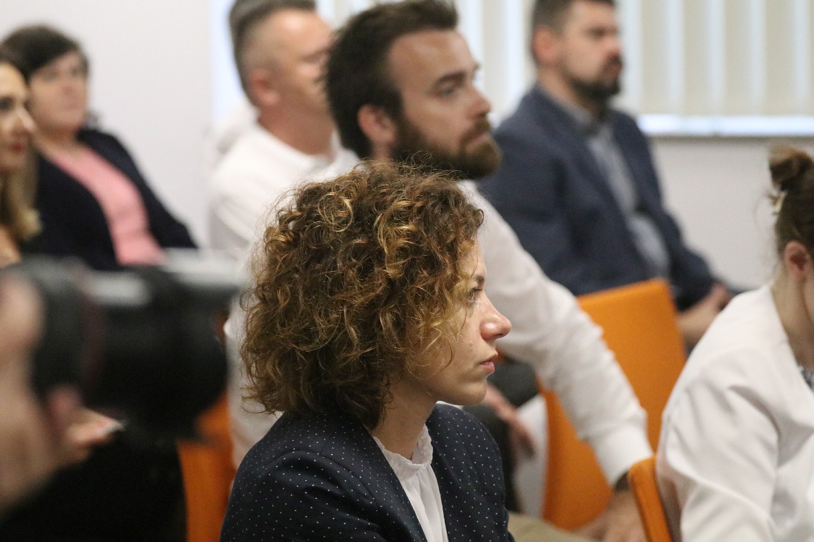 LSSE podjęła współpracę z Orgmasz. W tle samochody elektryczne