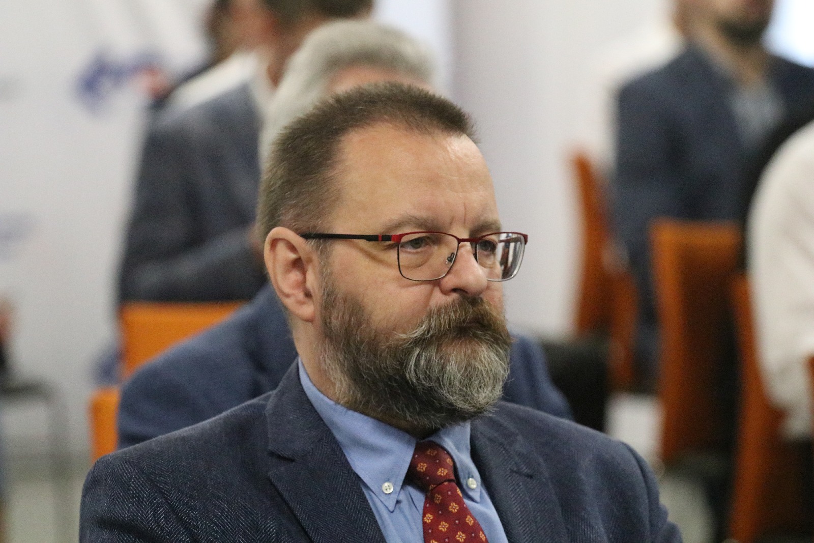 LSSE podjęła współpracę z Orgmasz. W tle samochody elektryczne