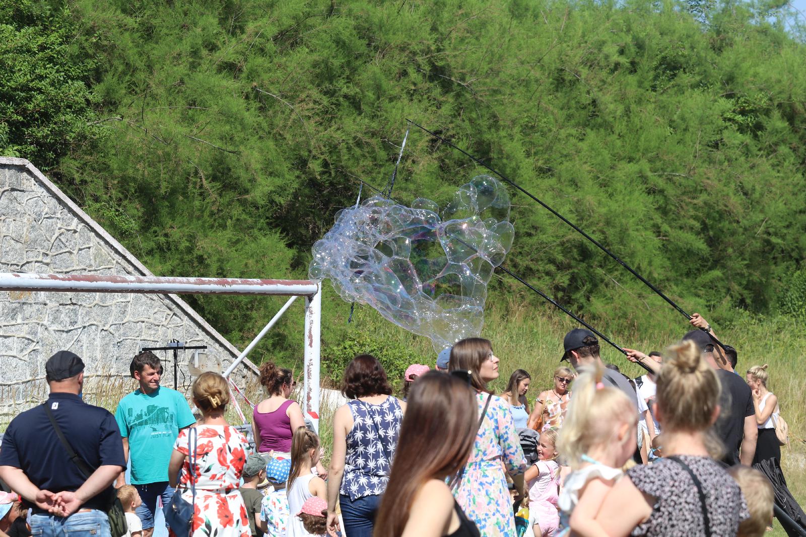 Na stadionie Konfeksu odbył się Festiwal Baniek Mydlanych