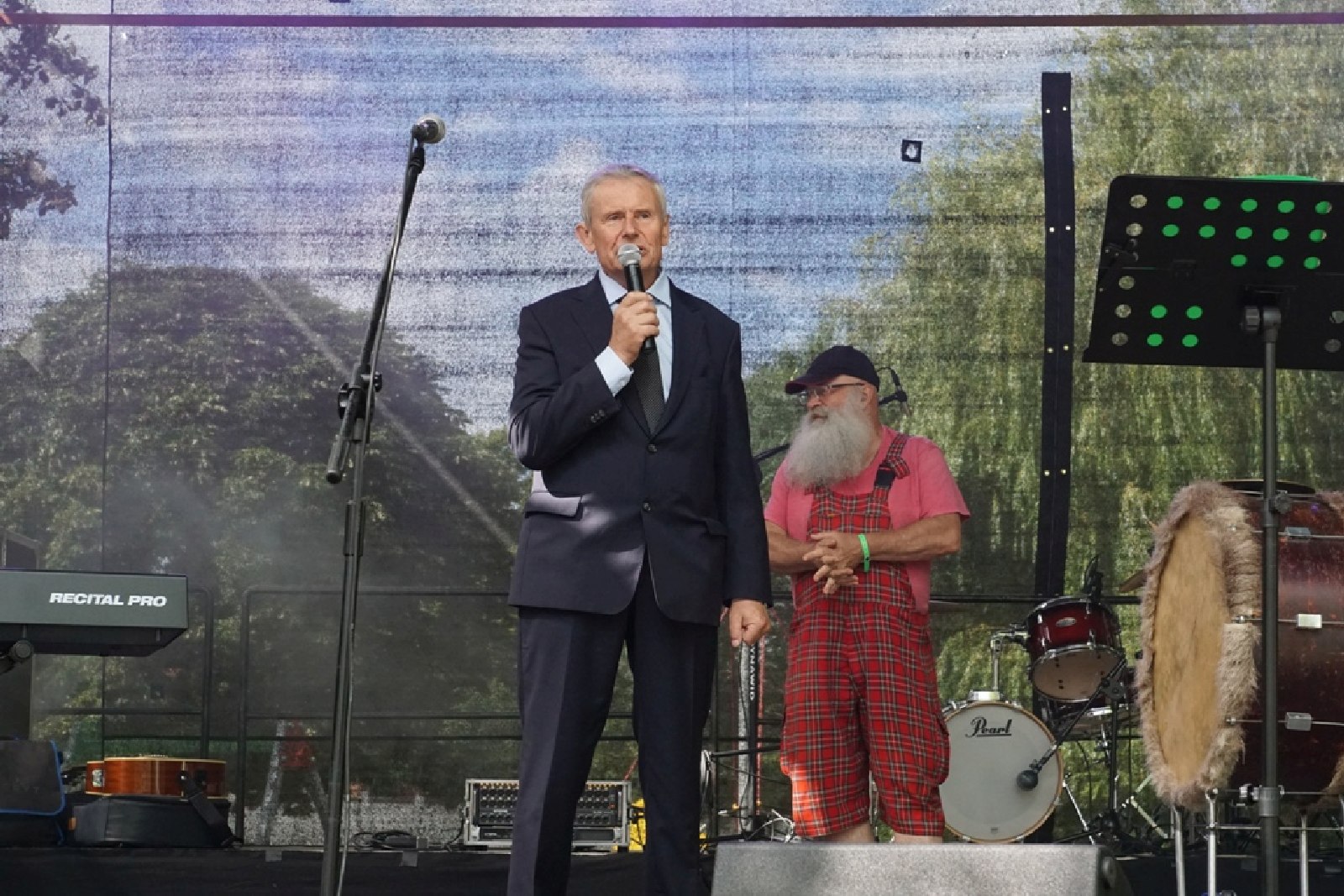 Pierwsze zespoły wystąpiły na kunickiej scenie. Szanty trwają