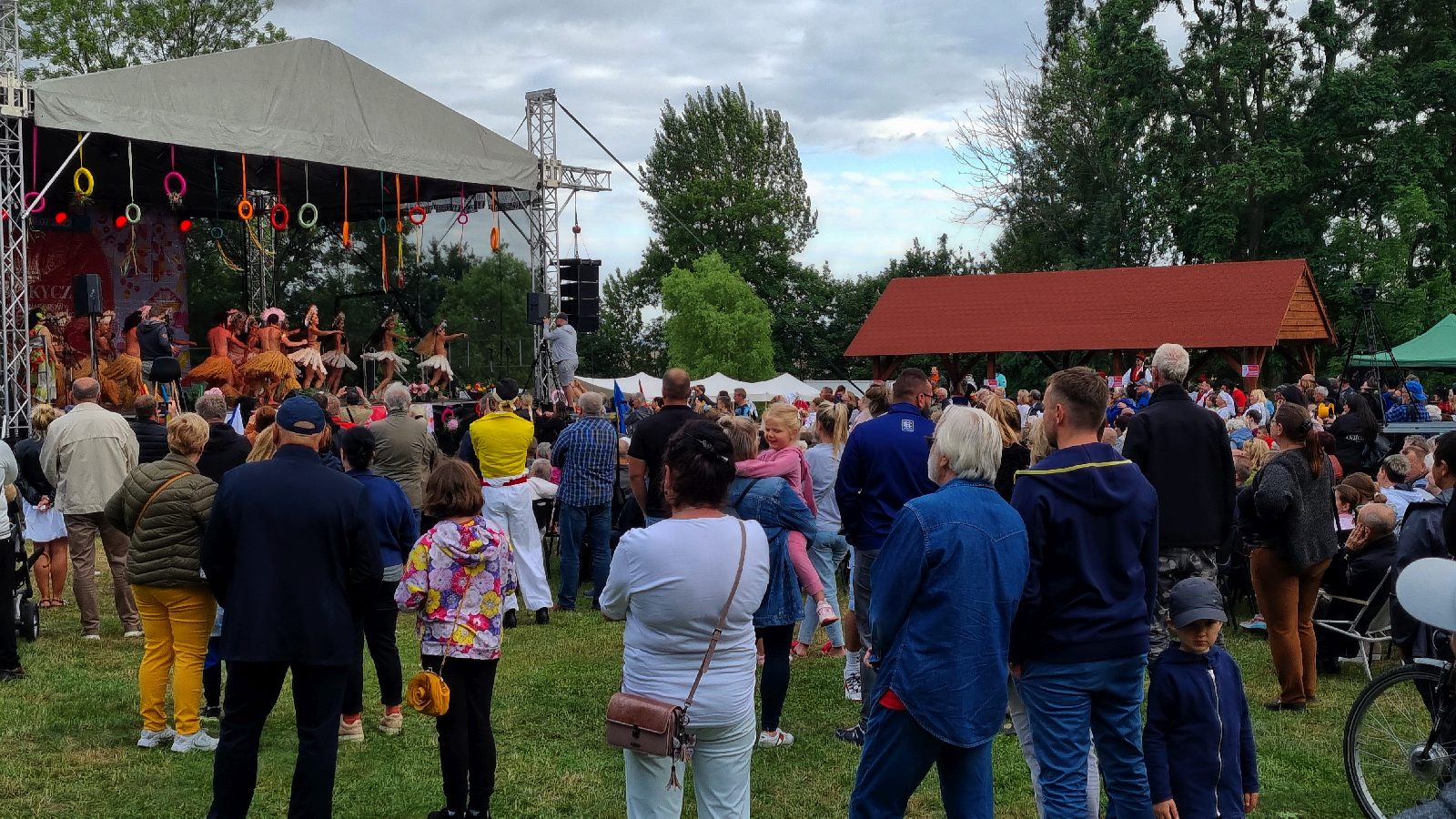 Barwny „Świat pod Kyczerą” zakończony koncertem w Legnickim Polu