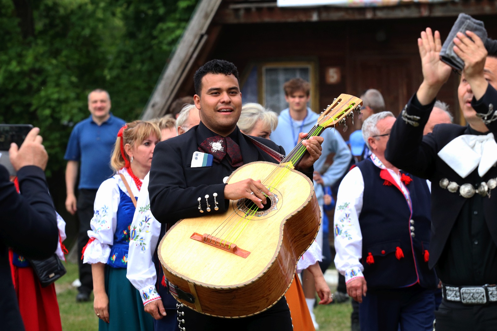 Barwny „Świat pod Kyczerą” zakończony koncertem w Legnickim Polu