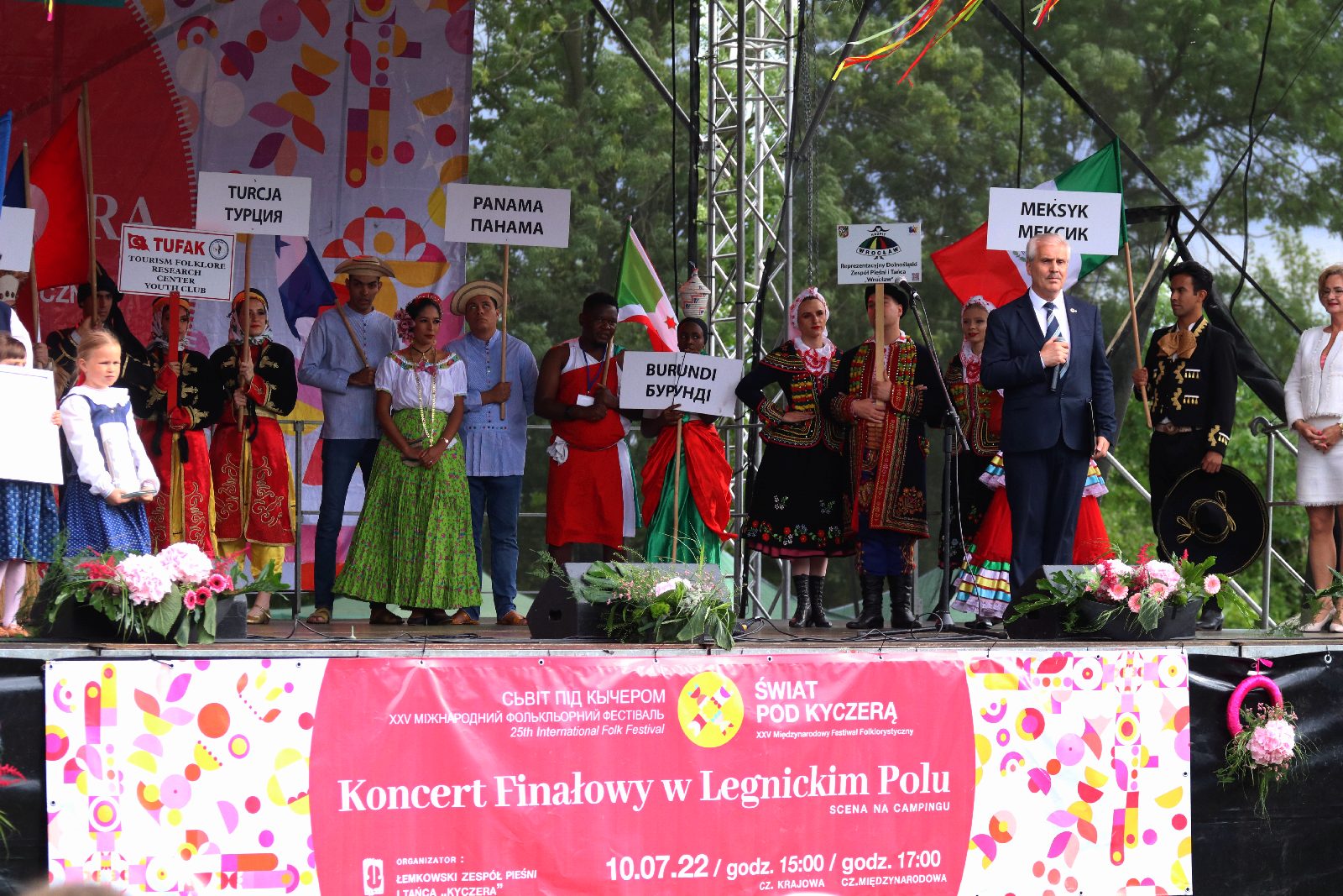 Barwny „Świat pod Kyczerą” zakończony koncertem w Legnickim Polu
