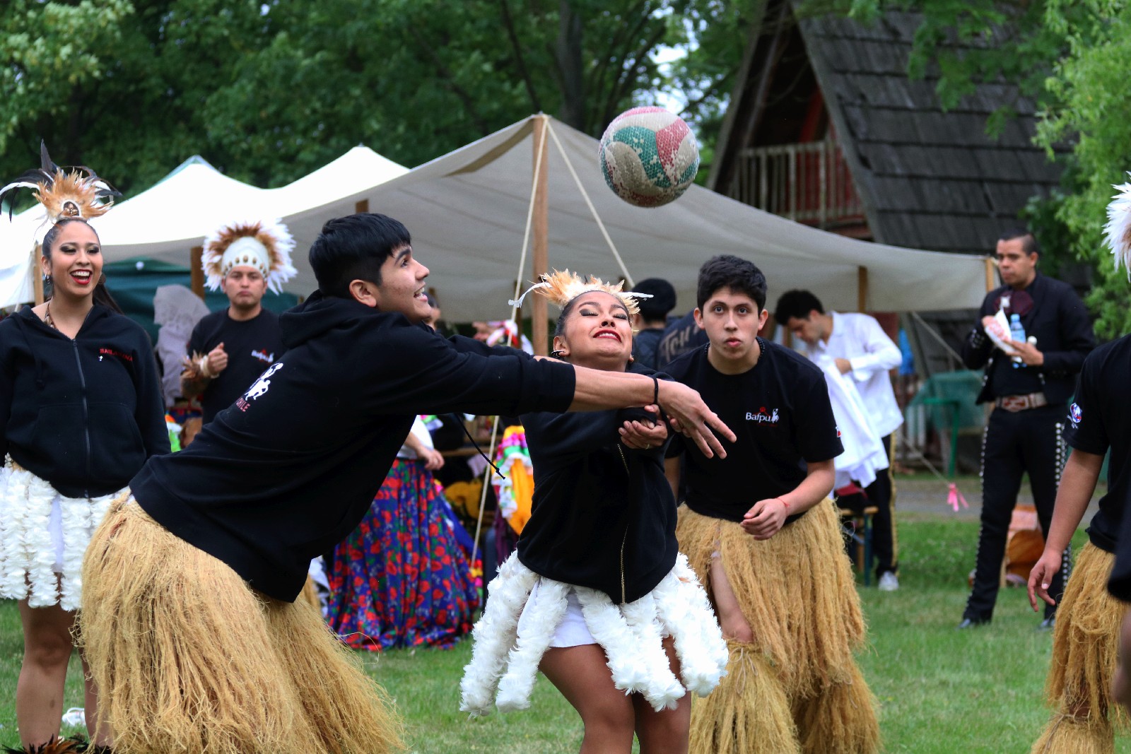 Barwny „Świat pod Kyczerą” zakończony koncertem w Legnickim Polu