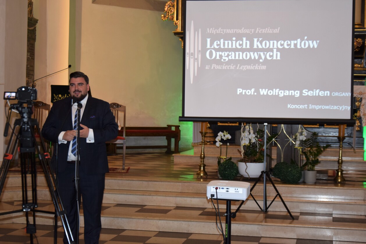Wolfgang Seifen zagrał na organach w chojnowskim kościele